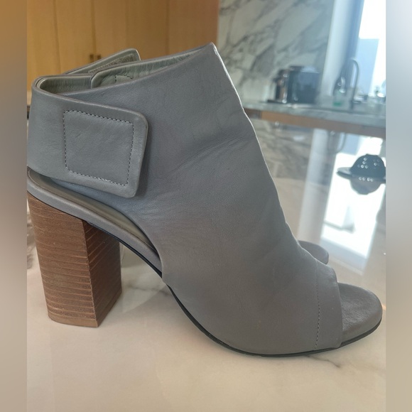 Vince 7.5 leather booties - Picture 1 of 4